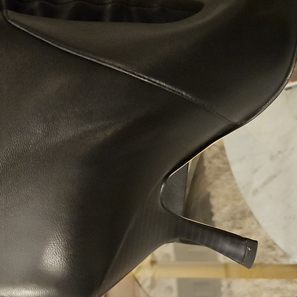 Michael Kors Luna Boots - Picture 7 of 8